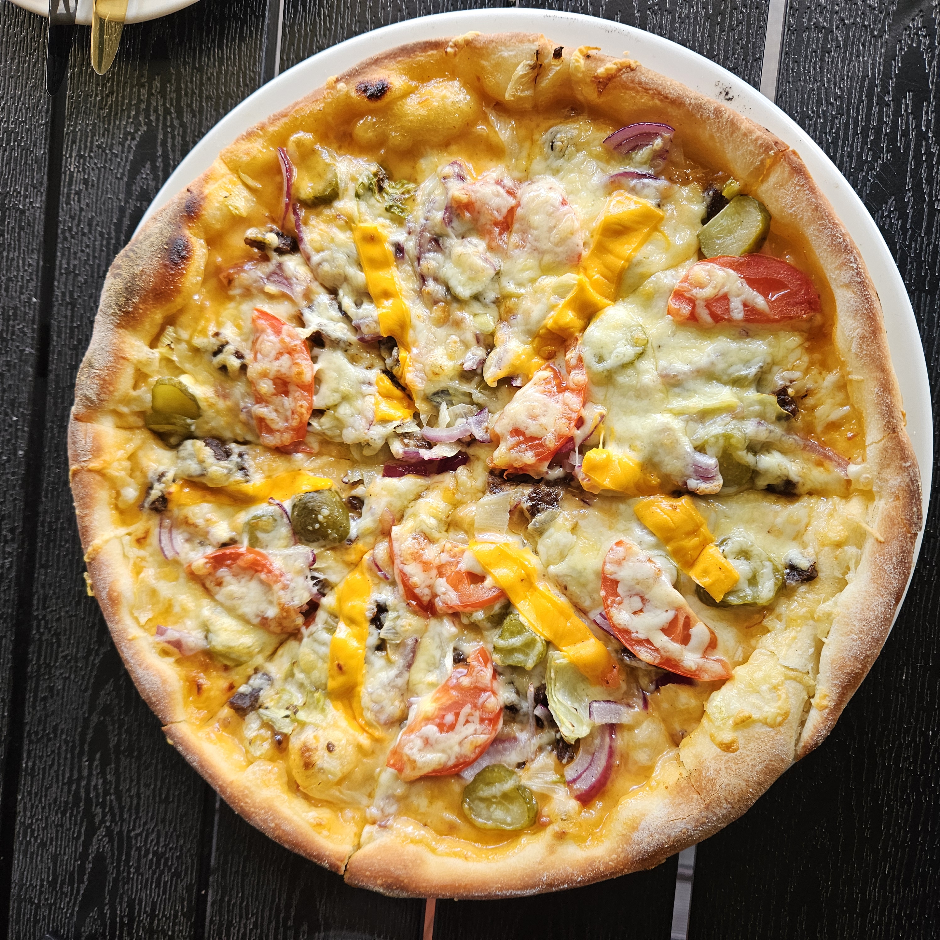 Burger pizza